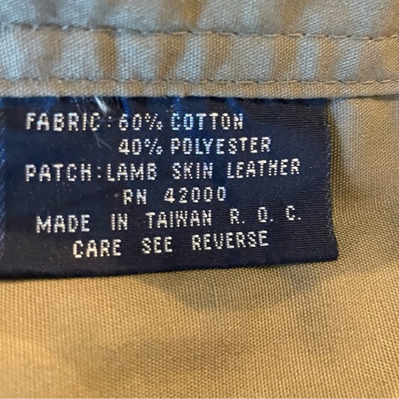 Garcia Olive Green Fishing Vest size L/XL
11 front pockets (2 long zip pockets) - Picture 11 of 11